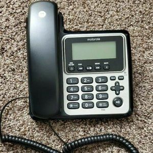 Motorola Model M803C Corded Desk Base & 2 Satellit